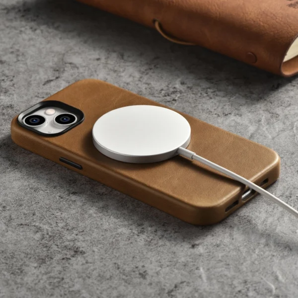 iCarer Oil Wax Premium Leather dėklas magnetinis odinis iPhone 14 dėklas su MagSafe rudas (WMI14220701-TN) - Image 13