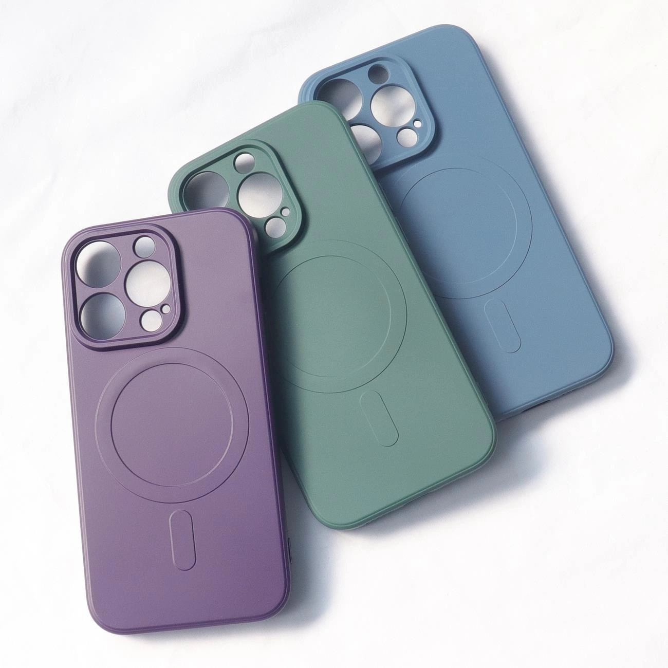 Silikoninis dėklas, suderinamas su MagSafe iPhone 15 Pro Max – tamsiai mėlynas - Image 3