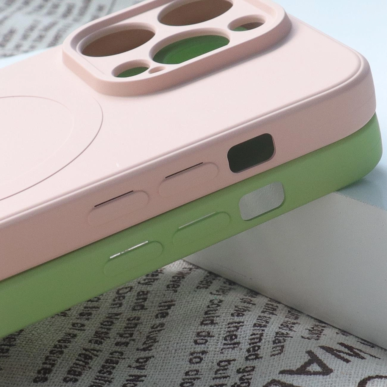 Silikoninis dėklas, suderinamas su MagSafe iPhone 15 Pro Max – tamsiai mėlynas - Image 5