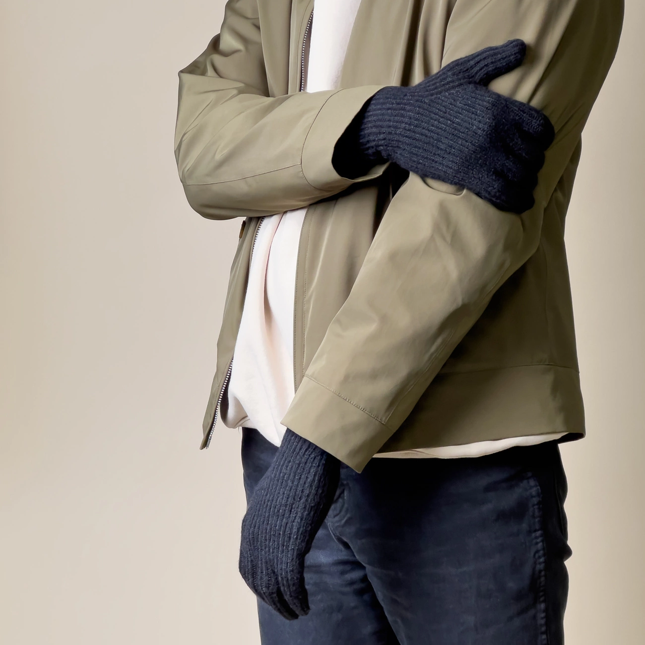 Pintos telefono pirštinės su išpjovomis pirštams – juodos - Image 6