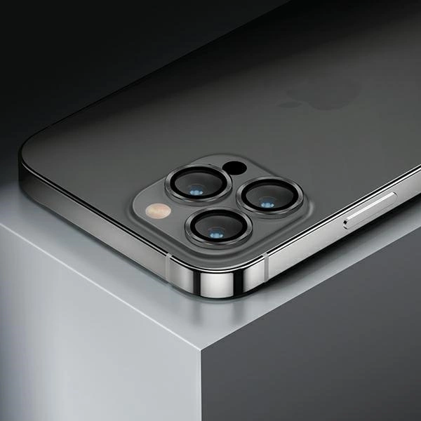 Uniq Optix Aliuminio kameros objektyvo apsauginis dėklas iPhone 14 / 14 Plus su aplikatoriumi – sidabrinis - Image 2