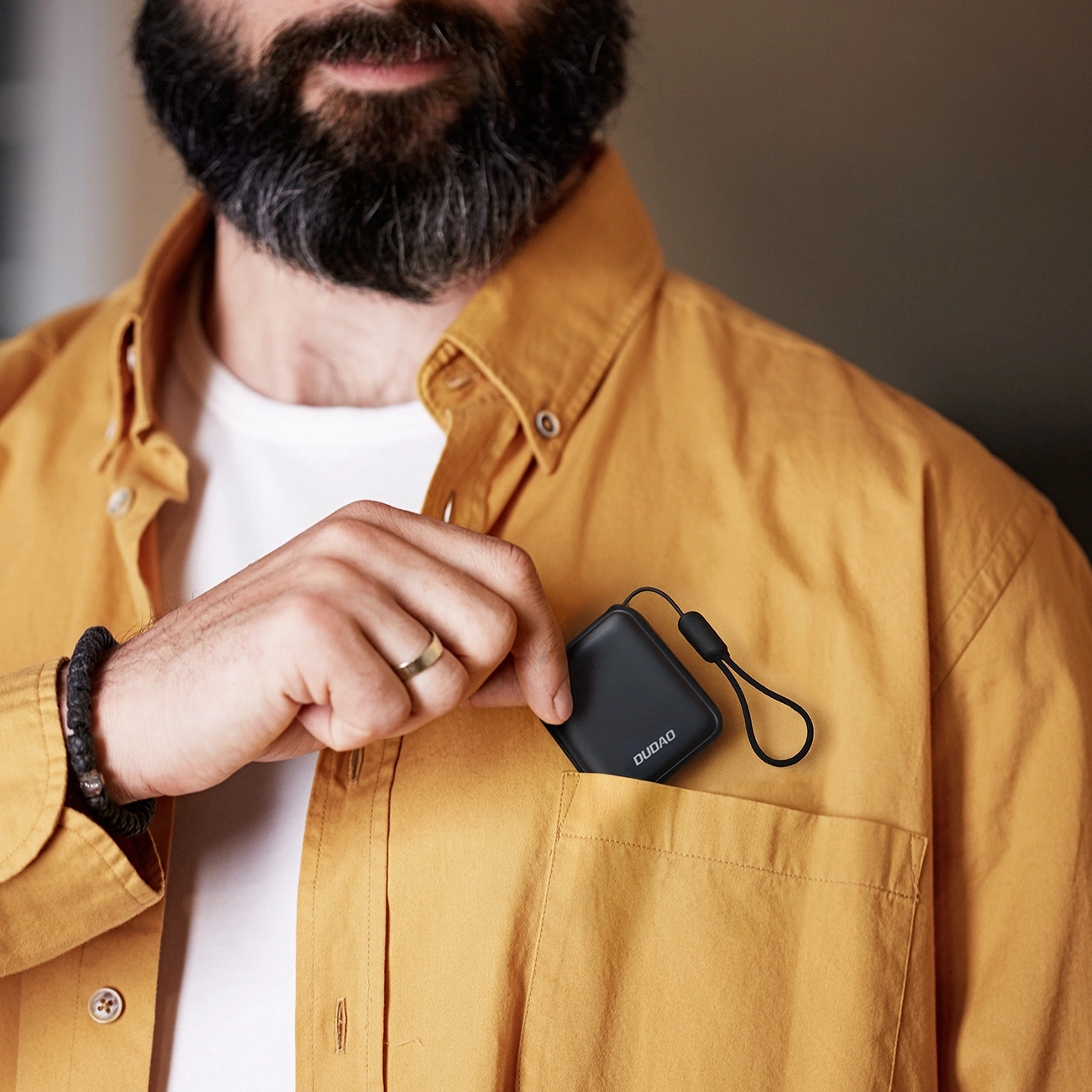 Dudao K22+ ultra kompaktiška išorinė baterija 10000mAh 22.5W USB-C su pakabuku/laidu - pilka - Image 4