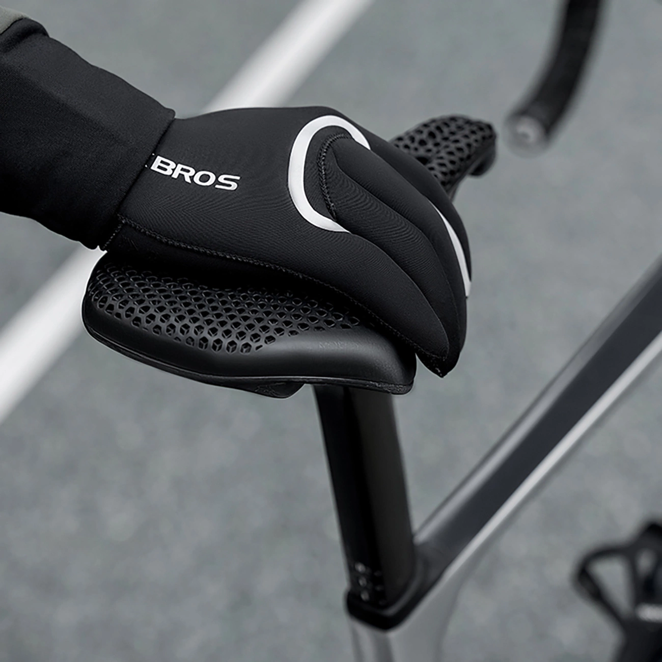 Rockbros pilnai atsparios vandeniui dviračių pirštinės, dydis S/M – juodos - Image 3