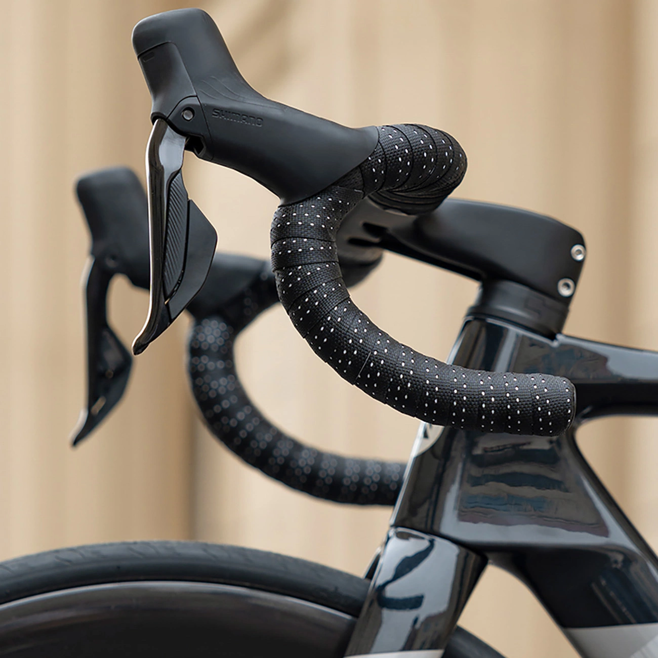 Rockbros perforuota silikono vairo juosta – juoda - Image 8