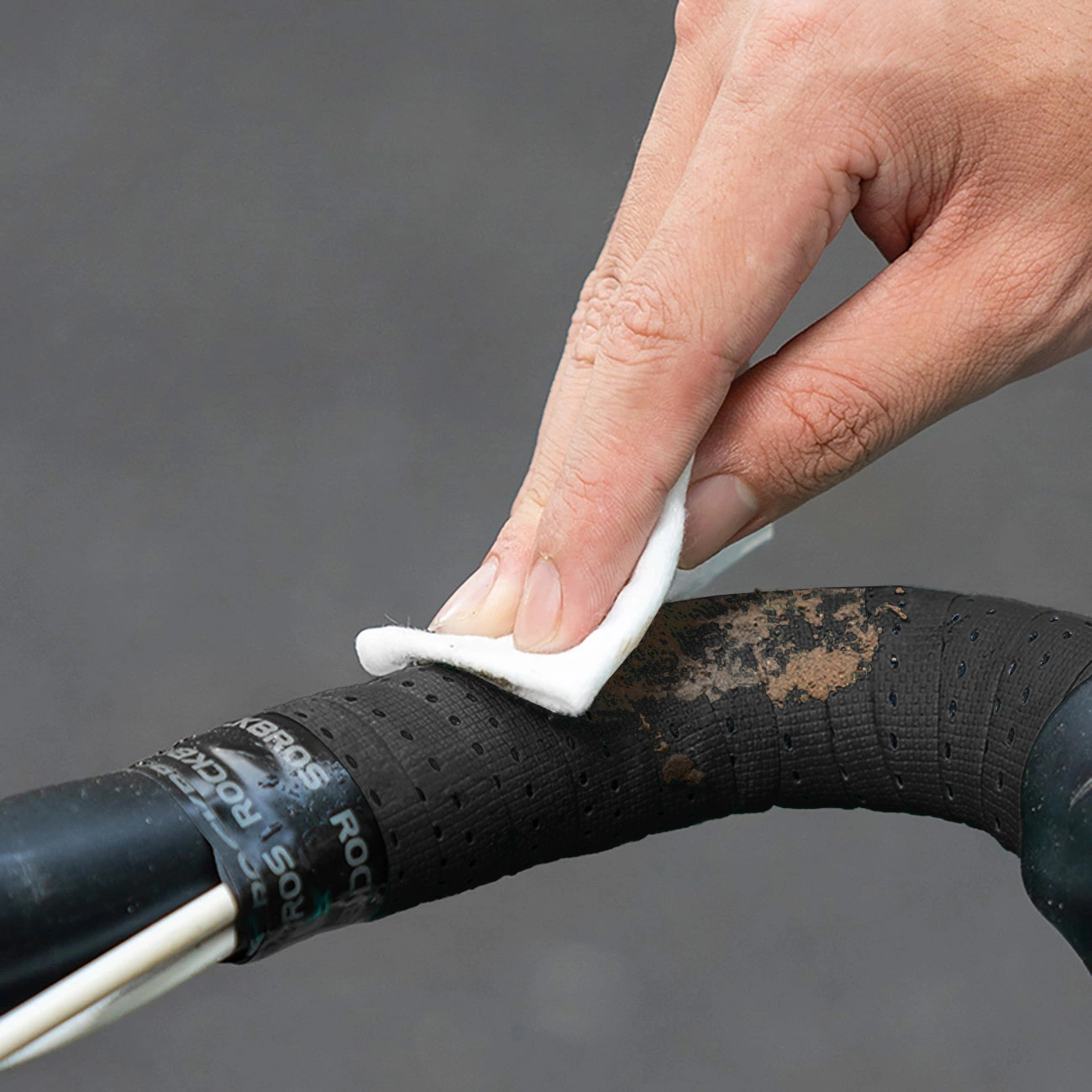 Rockbros perforuota silikono vairo juosta – juoda - Image 3