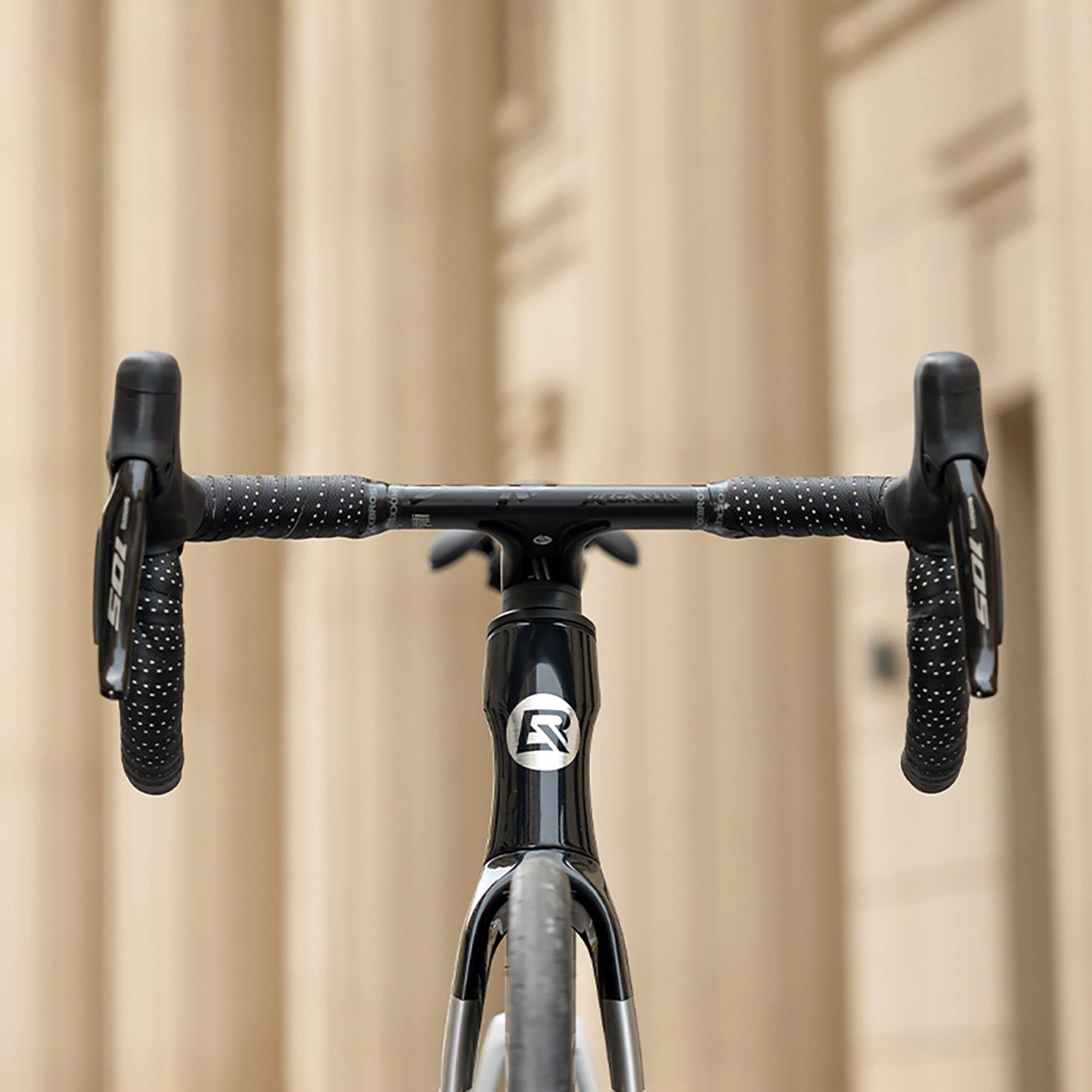 Rockbros perforuota silikono vairo juosta – juoda - Image 6