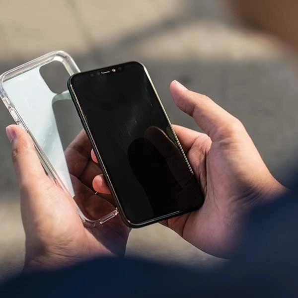 Uniq LifePro Tinsel dėklas iPhone 11 Pro – juodas - Image 4