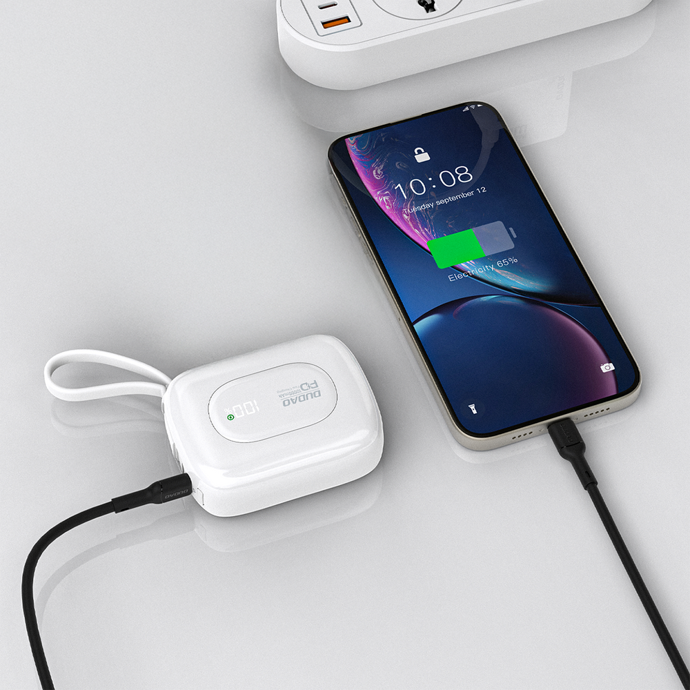 Dudao K32 10000 mAh 22,5 W išorinė baterija su integruotais USB-C ir Lightning laidais – balta - Image 4